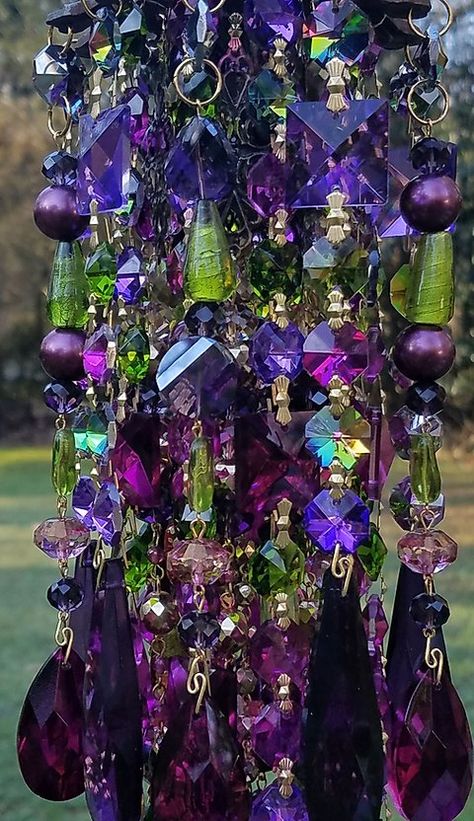 Beach Windchimes, Crystal Suncatchers Diy, Bead Curtains, Wind Chimes Homemade, Yard Art Crafts, Crystal Mobile, Crystal Wind Chimes, Aluminum Can Crafts, Hippie Homes