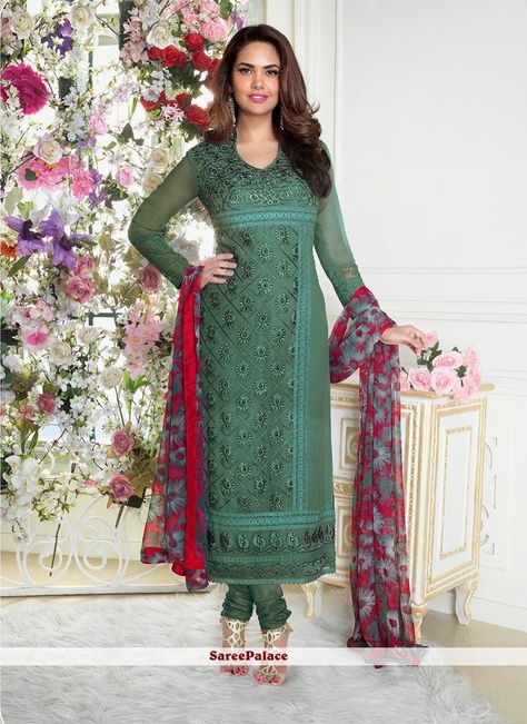 Esha Gupta Style Light Grey Embroidery Work Churidar Suit अनारकली सूट, Casual Salwar Kameez, Celana Fashion, Pakistani Style, Churidar Suits, Indian Salwar Kameez, Salwar Suits Online, Salwar Kamiz, Salwar Kameez Online