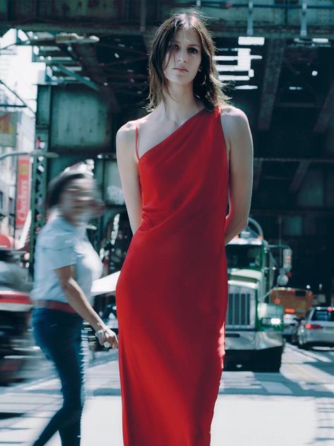 Zara Just Had a Party-Dress Delivery—These 26 Are Worth Your Time Satin Texture, Midi Dress Elegant, Red Slip Dress, Zara Portugal, Cold Weather Fashion, Dress Out, Satin Midi Dress, Red Midi Dress, Daily Dress