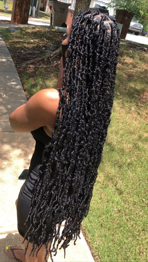 Butterfly Locks Long, Butterfly Locks Hairstyle, Long Butterfly Locs With Color, Knotless Butterfly Locs, Locs Hairstyles For Women Long, Butterfly Locs Long, Long Butterfly Locs, Faux Locs Marley Hair, Long Faux Locs