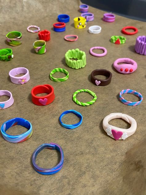 Fimo Ringe Aesthetic, Fimo Clay Rings, Pate Fimo Aesthetic, Clay Rings Aesthetic, Clay Aesthetic Diy, Fimo Rings, Polymer Clay Rings, Fimo Ring, Diy Clay Rings