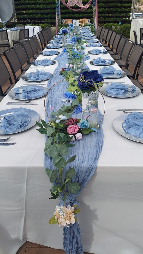 Blue Table Decorations Party, Blue Themed Table Setting, Blue Table Set Up, Light Blue And White Grad Party, Blue Tea Party Decorations, Blue Table Centerpieces, Blue And White Table Decor, Blue Birthday Dinner Decor, Light Blue Graduation Party