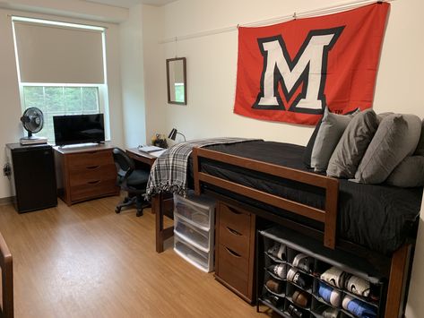 Male College Dorm, Male Dorm Room Ideas Colleges, Miami University Ohio Dorm Room, Dorm Interior, University Bedroom, Dorm Things, Bedroom Ideas Men, Spiderman Aesthetic, Guy Dorm