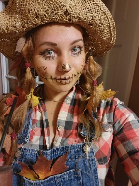 Diy Farmer Costume, Farmer Girl Costume, Scarecrow Costume Women, Scarecrow Costumes, Shells Art, Scarecrow Costume, Farmer Girl, Beach Shells, Costume Women