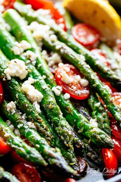 Lemon Garlic Asparagus - Cafe Delites Lemon Garlic Asparagus, Garlic Asparagus, Asparagus Recipes Oven, Best Asparagus Recipe, Roasted Olives, Grilled Asparagus Recipes, Veggie Salads, Mediterranean Recipes Healthy, Asparagus Recipes Baked