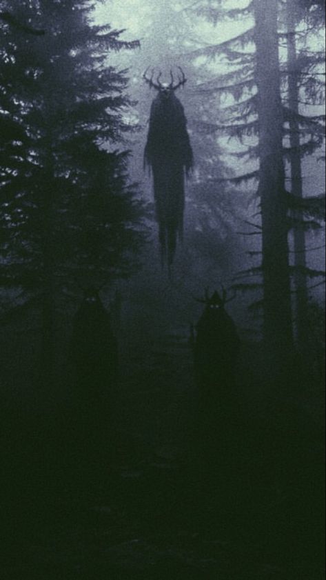 Creatures Of The Night Aesthetic, Uncanny Valley Monster, Center Of Gravity Drawing, Cryptozoology Wallpaper, Wendigo Real, Cryptidcore Aesthetic Wallpaper, Monster Hunting Aesthetic, Hunted Aesthetic, Monster Aesthetic Creature