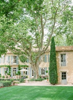 Provence Country House, Homes In Provence France, Provance Houses Country, Home Exterior Ideas French Country, Provence House Country Homes, Provence Homes Exterior, Southern French Country Home Exterior, Provencal House Exterior, Farm Homes Country Exterior