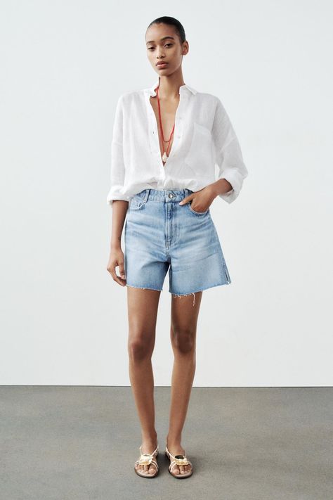 SHORTS Z1975 TIRO ALTO BAJO ABERTURAS Short Zara, Denim Shorts Outfit, Boyfriend Jean Shorts, Jean Short, Boyfriend Jean, Zara Shorts, Denim Short, Outfits Casual, Swimwear Accessories