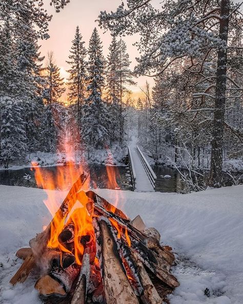 Winter fire combines the coldest snow with the warmest fire...like two lovers of opposite personalities that attract each other and burn all night long...  #winter #fire #opposites #attract #nature #snow #naturephotography #forest #view #fireplace #peace Campfire Aesthetic, Winter Campfire, Winter Fire, Camping Aesthetic, Winter Camping, Winter Beauty, Winter Wonder, Winter Aesthetic, Ski Trip