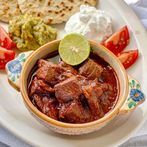 If there is such a thing as Mexican soul food, this is it - carne con chile colorado, literally "meat with red-colored chile sauce." For this year's Cinco de Mayo celebration, honor the true spirit... Chile Colorado Recipe, Chile Colorado, Colorado Food, Pork Chili, Chile Sauce, Mexico Food, Mexican Cooking, Hispanic Food, Pork Dishes