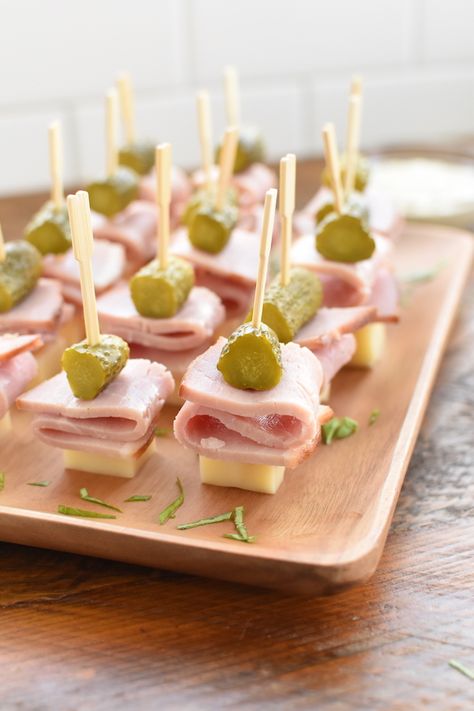 Savoury Canapes Finger Foods, Salty Party Food, Cocktail Sticks Ideas, Cubano Skewers, Sandwich Platters For Parties Diy, Cocktail Stick Food, Cocktail Food Ideas, Cuban Sandwich Skewers, Charcuterie On A Stick