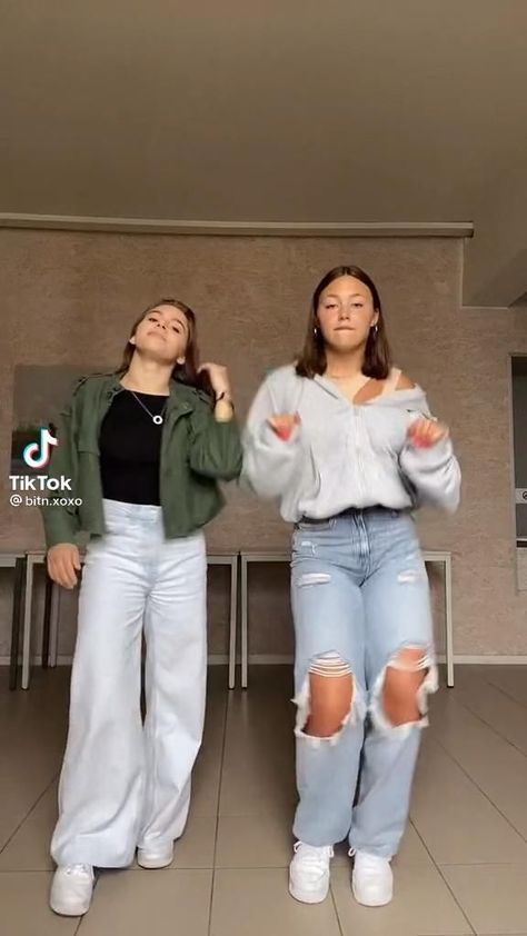 Fun Tik Tok Dances, Tiktok Dance Bestie, Balletti Tik Tok, Danse Tik Tok, Dance Videos Tik Tok, Video Bff, Tik Tok Videos Dances, Tik Tok Ideas, Tik Tok Aesthetic