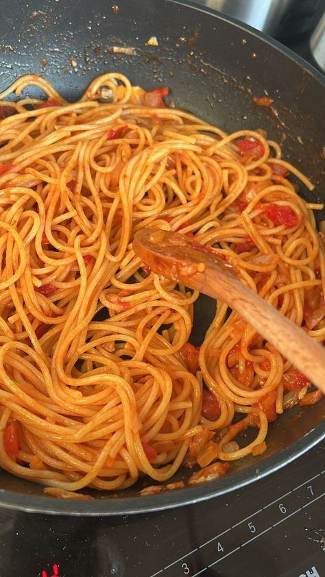 Dinner Food In Usa, Spagetti Story, Nice Food Pictures, Fake Cooking Snap, Pasta Snap, Satisfying Pics, Instagram Food Pictures, Italian Spaghetti, Spaghetti Bolognaise