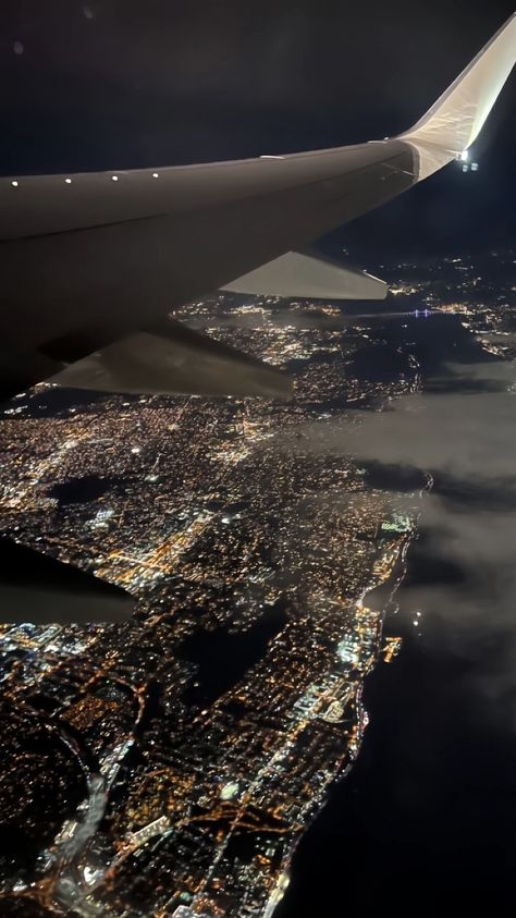 Night Airport Aesthetic, Plane Aesthetic Night, Airport Aesthetic Night, Plane View Night, Plane At Night, Airport Wallpaper, Wallpaper Airplane, Plane Wallpaper, Airplane Aesthetic