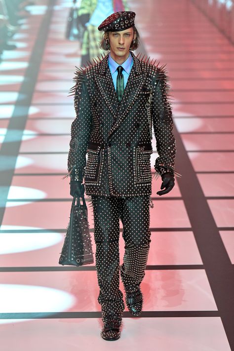 Gucci Fall 2022 Ready-to-Wear Fashion Show Collection: See the complete Gucci Fall 2022 Ready-to-Wear collection. Look 80 Gucci Menswear Runway, Men Fashion 2024, Runway Fashion Men, Gucci Fashion Week, Jjba Fashion, Gucci Fall 2022, Menswear 2022, Jojo Outfits, Gucci 2022