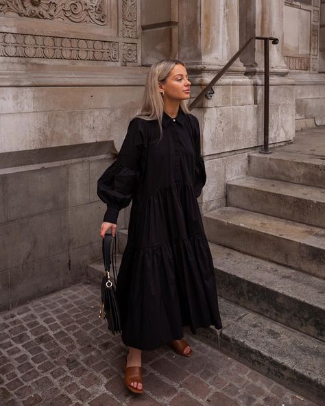 My favourite spring colour... 🌝 Wearing the Oversized Ruffle Maxi by @minuseyofficial (gifted) in my signature soul shade. It was quite a ~… Oversized Dress Outfit, Oversize Dress Outfit, Office Couture, Oversized Black Dress, Tunic Dresses Outfit, Black Smock Dress, Black Dress Outfit Casual, Linen Outfits, Stylish Spring Outfit