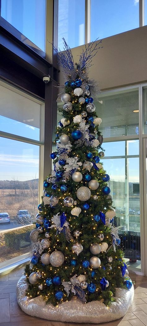 Christmas Tree With Blue Ornaments, Tree With Blue Ornaments, Blue Themed Christmas Tree, Silver Christmas Tree Ideas, Blue Themed Christmas, Light Blue Christmas Tree, Blue And Silver Christmas Tree, Light Blue Christmas, Blue And Silver Christmas