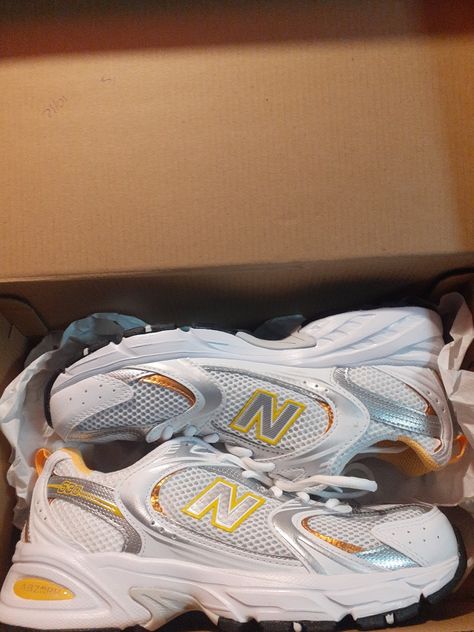 New Balace 539 Yellow Silver White New Balance 530 Yellow, Ootd Women, Casual High Heels, Vintage Black Glamour, Fashion Shoes Sneakers, Shoe Inspo, Aesthetic Shoes, The Saint, Swag Shoes