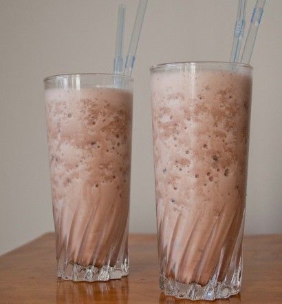 Almond Joy Smoothie Milk Smoothie Recipes, Flaxseed Smoothie, Peanutbutter Smoothie Recipes, Breakfast Chocolate, Ice Cream Smoothie, Chocolate Almond Milk, Chocolate Peanut Butter Smoothie, Breakfast Shakes, Almond Smoothie