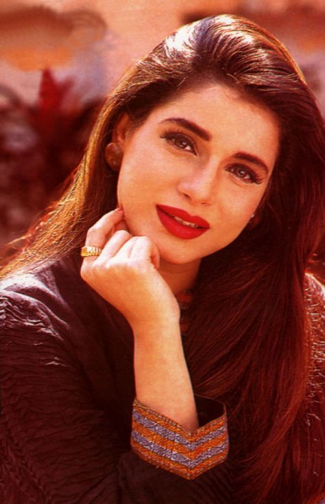 ... Neelam Kothari, Indian Retro, Classic Makeup, Bollywood Photos, Bollywood Celebrities, Aesthetic Makeup, Bollywood Actress, Favorite Celebrities, Picture Perfect