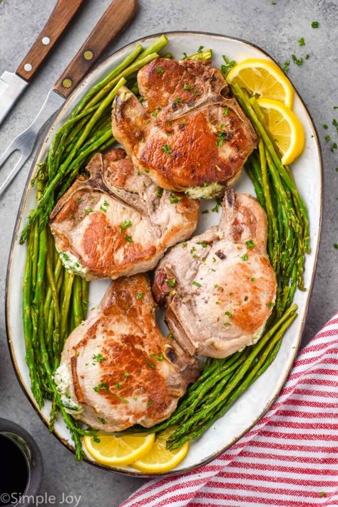 Pork Chops With Apples, Stuffed Pork Chops, Tender Pork Chops, Greek Chicken Salad, Apple Pork Chops, Crockpot Pork Chops, Stuffed Pork, Sour Foods, Crockpot Pork