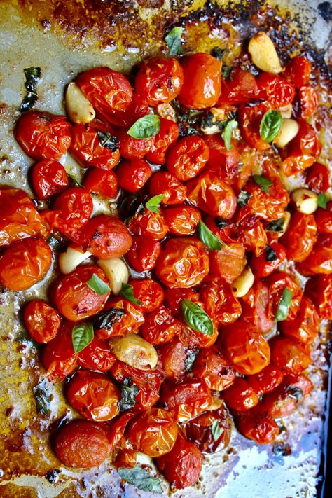 Garlicky Roasted Cherry Tomatoes - Zheelicious How To Roast Cherry Tomatoes In The Oven, Grape Tomato Recipes, Roasting Tomatoes, Roasted Tomato Recipes, Oven Roasted Cherry Tomatoes, Tomato Sauce Pasta, Roasted Grape Tomatoes, Food Recipes Healthy, Cherry Tomato Recipes