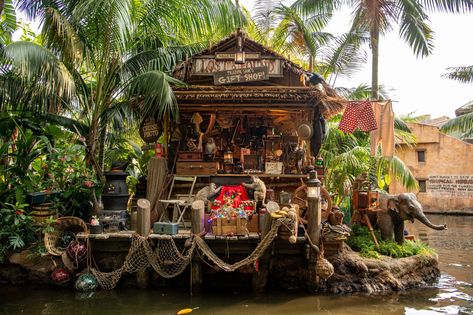 How Disney's Jungle Cruise Film Adapted the Problematic Ride | Time Jungle Cruise Ride, Jungle Cruise Disneyland, Safari Scene, Jungle Cruise, Theme Parks Rides, Post Boxes, Pirates Cove, Disney Cast, Disney World Florida