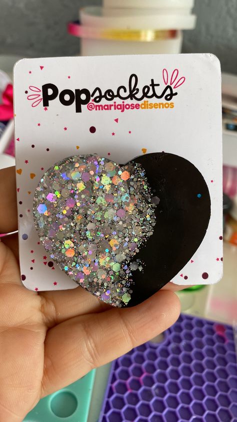 Resin Popsocket Ideas, Resin Popsocket, Seni Resin, Epoxy Molds, Pop Sockets, Pop Socket, Crafts Jewelry, Rhinestone Decor, Diy Crafts Jewelry