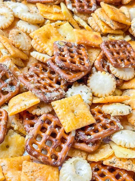 Mix a batch of your own Homemade Cheez-It Snack Mix for your next party. This crowd pleasing party mix includes Cheez-Its, oyster crackers, and pretzels snaps in a savory ranch dill seasoning. Ranch Dill Pretzels, Oyster Cracker Snack Mix, Dill Seasoning, Homemade Cheez Its, Pretzel Mix, Party Mix Recipe, Dill Recipes, Snack Mixes, Oyster Crackers