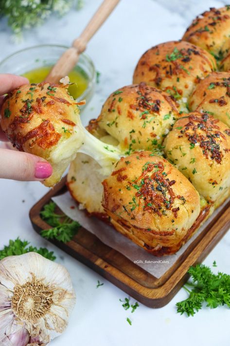 Cheesy Pull Apart Garlic Bread, Cheese Bread Balls, Pull Apart Cheese Bread, Bread Balls, Soft White Bread, Cheese Pull Apart, Pull Apart Garlic Bread, Savory Bread Recipe, Sandwich Loaf