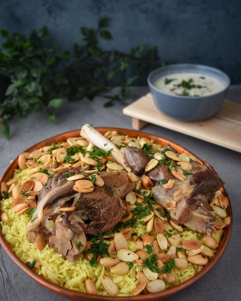 Mansaf Jordan, Middle Eastern Dishes, Cute Snacks, Persian Food, Wallpaper Abstract, Arabic Food, Middle Eastern, Delicious Food, Food Pictures