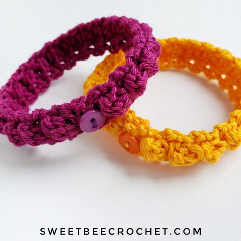 Happy Bobble Crochet Bracelet - Free Pattern - Sweet Bee Crochet Crochet Bangles Pattern, Crochet Bracelets Free Pattern, Crochet Bracelets, Crochet Necklaces, Bee Crochet, Bobble Crochet, Crochet Cowls, Crocheted Jewelry, Crochet Bracelet Pattern