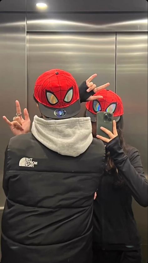 Spiderman Onesie Couple, Spiderman Pjs Couple, Relationship Photos Aesthetic, Spiderman Couple, Spiderman Gifts, Spiderman 3, Hilarious Photos, Cute Couple Outfits, Good And Bad