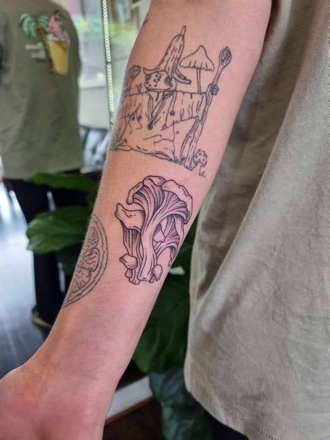 Mushroom Forearm Tattoo, Mushroom Tattoo Placement Ideas, Oyster Mushrooms Tattoo, Botanical Tattoo With Mushroom, Mushroomtattoo Ideas, Mushroom Tattoos, Tatting, Stuffed Mushrooms, Tattoos