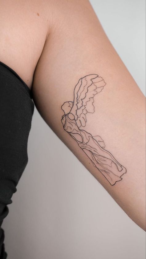 Nike Angel Tattoo, The Louvre Tattoo, Nike Sculpture Tattoo, Minimalist Statue Tattoo, Athena Nike Tattoo, Athena Sculpture Tattoo, Statue Of Venus Tattoo, Athena Line Tattoo, Greek Back Tattoo Women