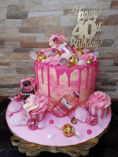 Gin Cake Design, 21 Year Old Birthday Cake, Alcohol Birthday Cake, Hot Pink Cakes, Tårta Design, 22nd Birthday Cakes, 15th Birthday Cakes, 21st Cake, 30 Birthday Cake