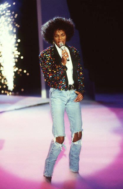 love this Whitney Houston 80s, Singing On Stage, Whitney Houston Young, Houston Pictures, Whitney Houston Pictures, Mission Complete, Houston Fashion, Toni Braxton, You Love Me