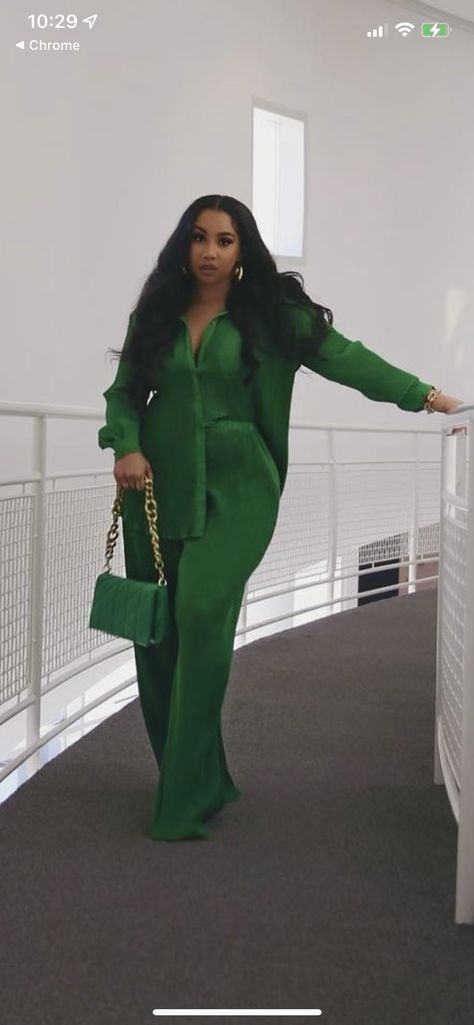 Monochrome Outfits Black Women, Sophisticated Casual Outfits Black Women, Monochromatic Outfit Aesthetic Black Women, Grown Women Aesthetic, Green Shoes Outfits For Women, Green Combo Outfit, Green Outfit Black Woman, Winter Brunch Outfit Classy, Modest Outfits Black Women