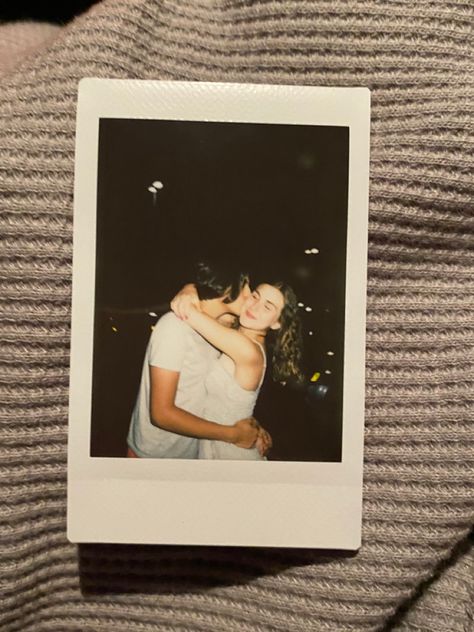 Polaroid Photography, Photo Polaroid, Instax Photos, Polaroid Photo, Polaroid Pictures, Video X, Polaroid Photos, Foto Poses, Cute Couples Photos