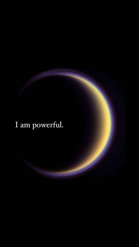 Black Background Affirmations, I Am Powerful Wallpaper, Que Sera Sera Aesthetic, Power Of Manifestation Quotes, Affirmation Wallpaper Black, Pretty Affirmations Aesthetic, Mind Powers Aesthetic, Afirmations On Wallpaper, Dark Affirmations