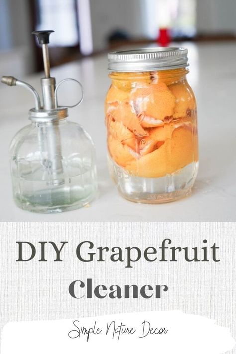 Lemon Cleaner Diy, Homemade House Cleaners, Grapefruit Uses, Diy Bathroom Cleaner, Diy Vinegar, Lemon Cleaning, Vinegar Cleaner, Natural Cleaner, Vinegar Uses