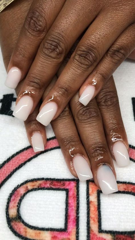 Nail Overlay Ideas Summer, Cream Short Nails, Short Cream Nails, White Nails On Brown Skin, Over Lay Nails, White Cream Nails, Frosted White Nails, Nut Color Nails, Cream Nails Acrylic