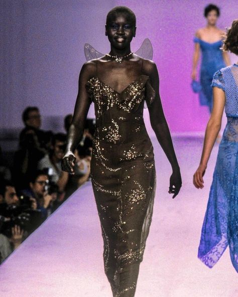 Alek Wek, Summer Runway, Lookbook Inspiration, High Fashion Looks, 90s Models, Personal Style Inspiration, 1990s Fashion, Fairy Fashion, Couture Designers