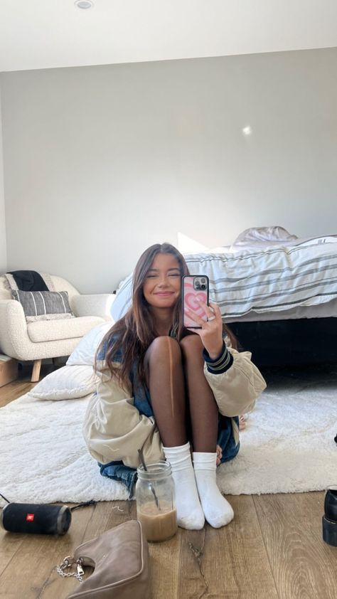 Image in — ♥︎ sophia birlem collection by aniyah ♡.̫♡ merced ⊹ Insta Photo Ideas Selfie, Soph Birlem, Insta Profile Ideas, Cute Bitmoji, Photo Ideas Selfie, Strange Images, Snapchat Bitmoji, Bitmoji Ideas, Sophia Birlem