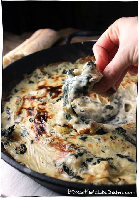 Vegan Spinach & Artichoke Dip Vegan Dip Recipes, Vegan Spinach Artichoke Dip, Vegan Dips, Vegan Spinach, Vegan Party Food, Vegan Party, Cheesecake Dip, Vegan Dip, Vegan Sauces