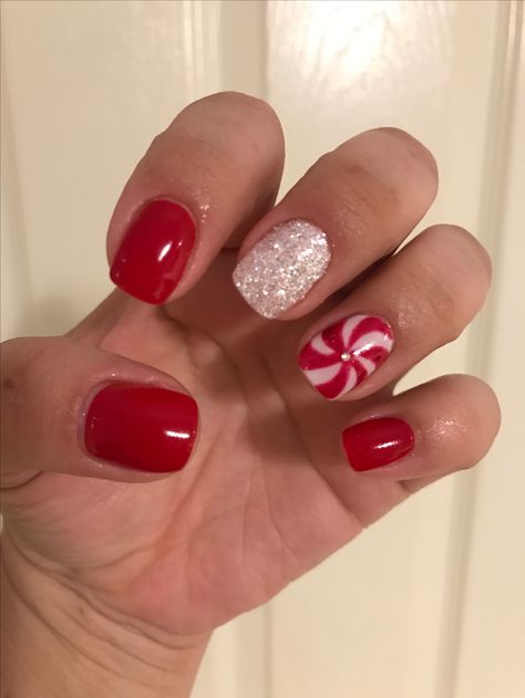 Red Christmas Nails Peppermint, Christmas Nails Real Nails, Peppermint Christmas Nails, Peppermint Nails Design, Christmas Nails For Girls Kids, Classy Christmas Nails Short Square, Holiday Nails Inspiration, Peppermint Nail Art, Kids Christmas Nail Designs