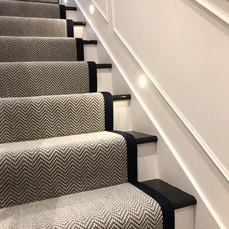 Dark Carpet Light Walls, Carpet For Dogs, Carpet Tiles Ideas, Staircase Inspiration, Herringbone Carpet, Black And White Stairs, Staircase Interior, Black Staircase, Stair Paneling