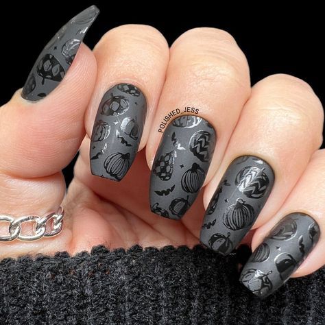 Cute Halloween Designs, Nail Stamping Designs, Magical Halloween, Mens Nails, Magic Nails, October Nails, Circus Performers, Styling A Buffet, Nail Stamping Plates