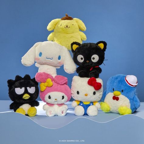 Giant Sanrio Plush, Hello Kitty And Friends Plushies, Sanrio Shopping, Plushie Sanrio, Hello Kitty Christmas Tree, Cute Stuffies, Penguin Costume, Wants List, Sanrio Plushies