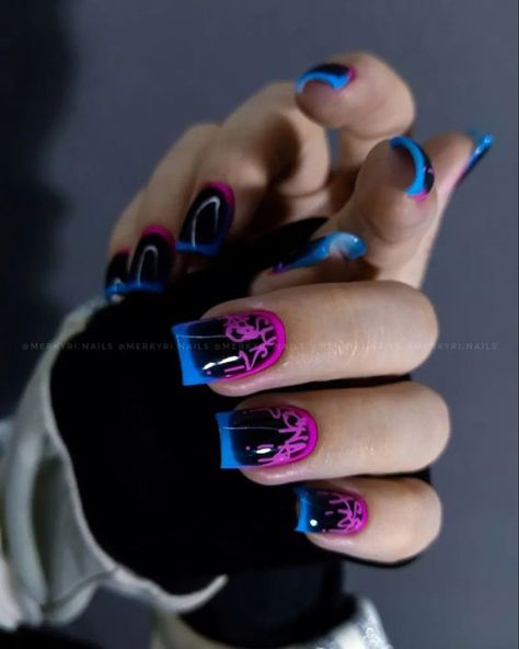 ❤️🖤💙 Arcane Inspo Nails, Jinx Inspired Nails, Arcane Inspired Nails, Jinx Makeup, Arcane Nails, Jinx Nails, Jinx Core, Graffiti Nails, Nail Piercing